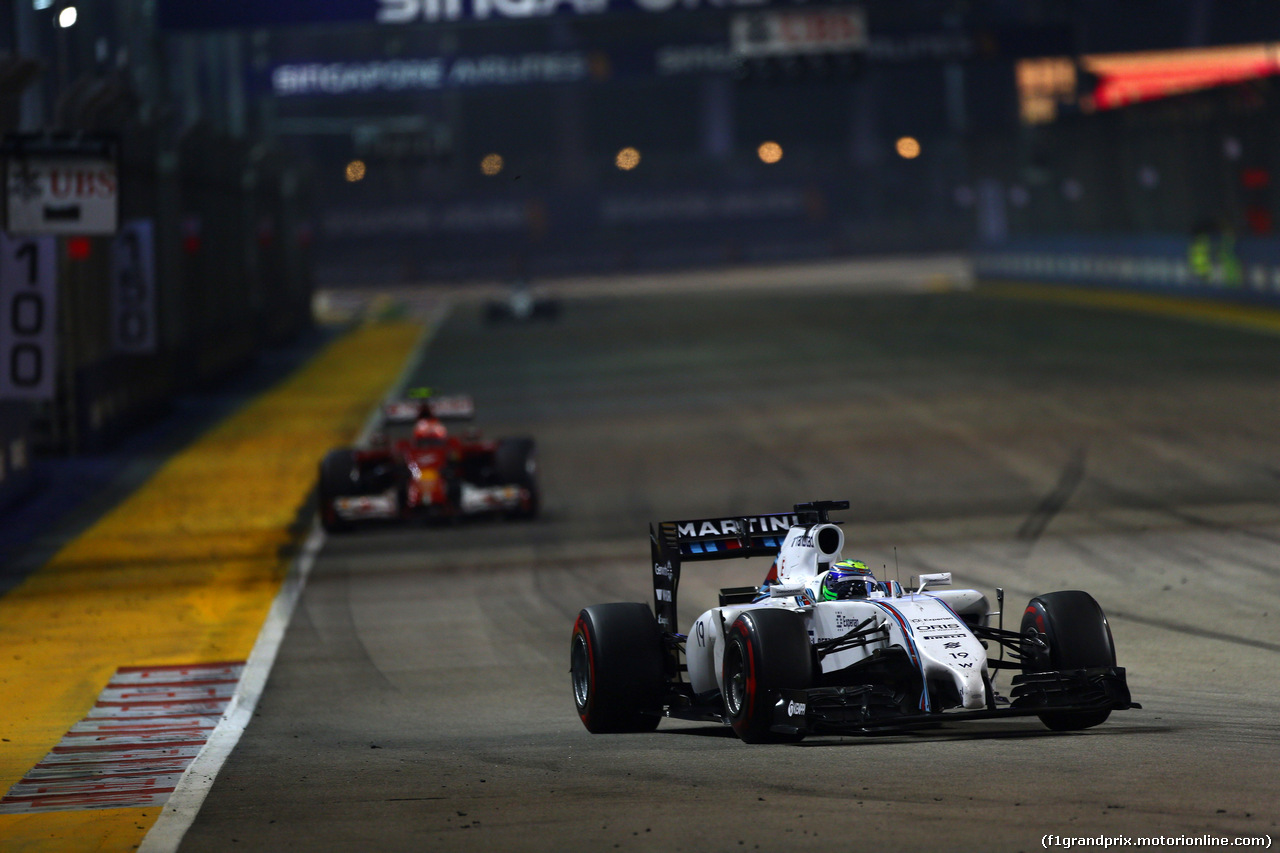 GP SINGAPORE, 21.09.2014 - Gara, Felipe Massa (BRA) Williams F1 Team FW36 davanti a Kimi Raikkonen (FIN) Ferrari F14-T