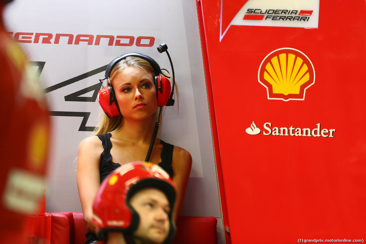 GP SINGAPORE, 21.09.2014 - Gara, Dasha Kapustina (RUS) Ragazzafriend of Fernando Alonso (ESP)