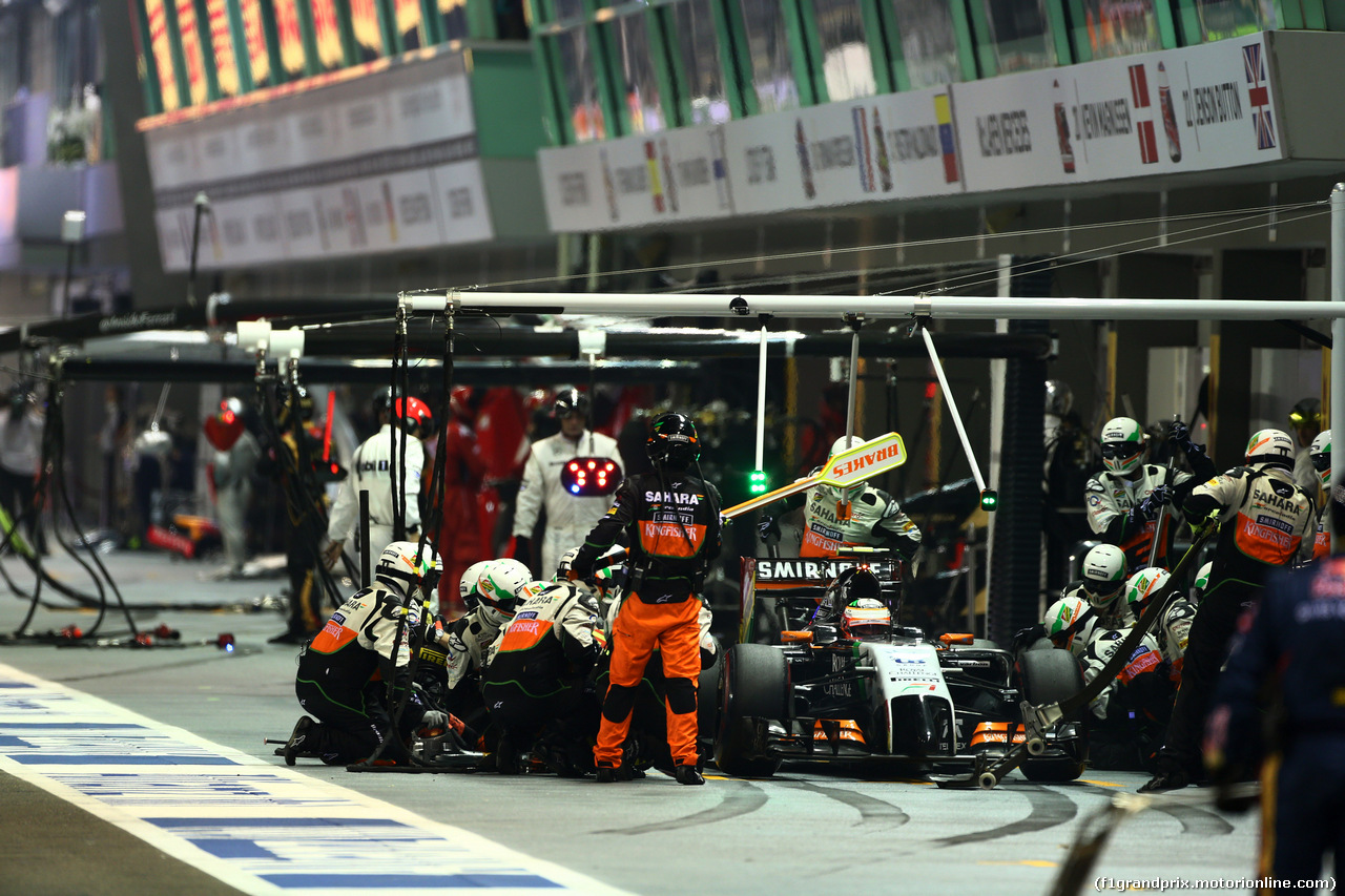 GP SINGAPORE, 21.09.2014 - Gara, Pit stop, Sergio Perez (MEX) Sahara Force India F1 VJM07