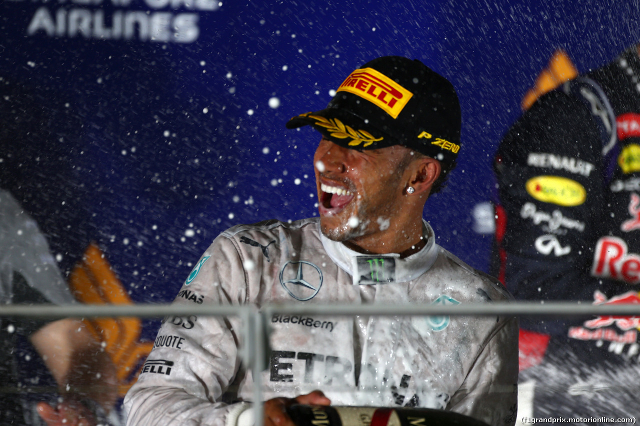 GP SINGAPORE, 21.09.2014 - Gara, Lewis Hamilton (GBR) Mercedes AMG F1 W05 vincitore