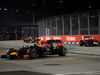 GP SINGAPORE, 21.09.2014 - Gara, Sebastian Vettel (GER) Red Bull Racing RB10 davanti a Daniel Ricciardo (AUS) Red Bull Racing RB10