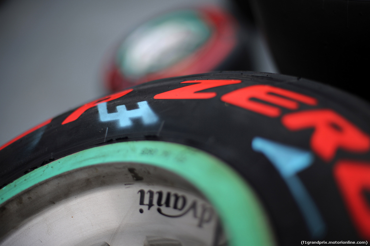 GP SINGAPORE, 18.09.2014 - Pirelli Tyres