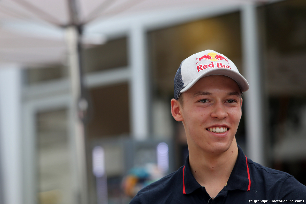 GP SINGAPORE, 18.09.2014 - Daniil Kvyat (RUS) Scuderia Toro Rosso STR9