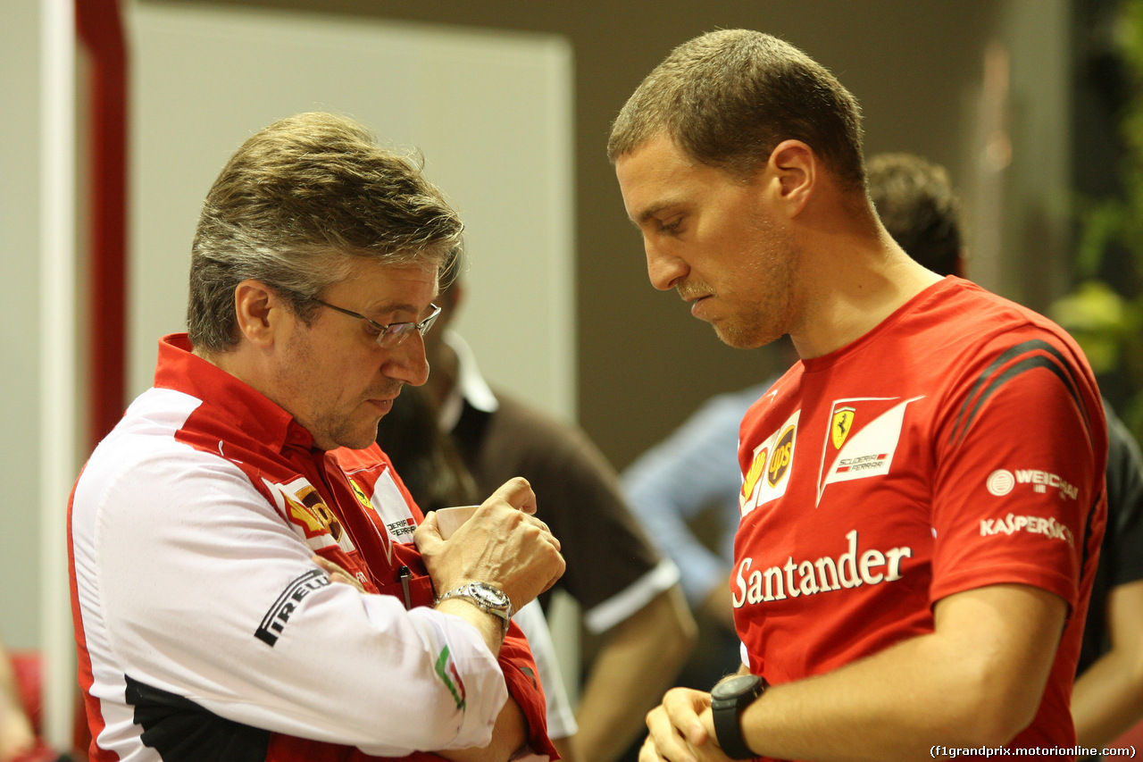 GP SINGAPORE, 18.09.2014 - Pat Fry (GBR), Technical Director (Chassis), Ferrari e Renato Bisignani (ITA), Press Officer Ferrari