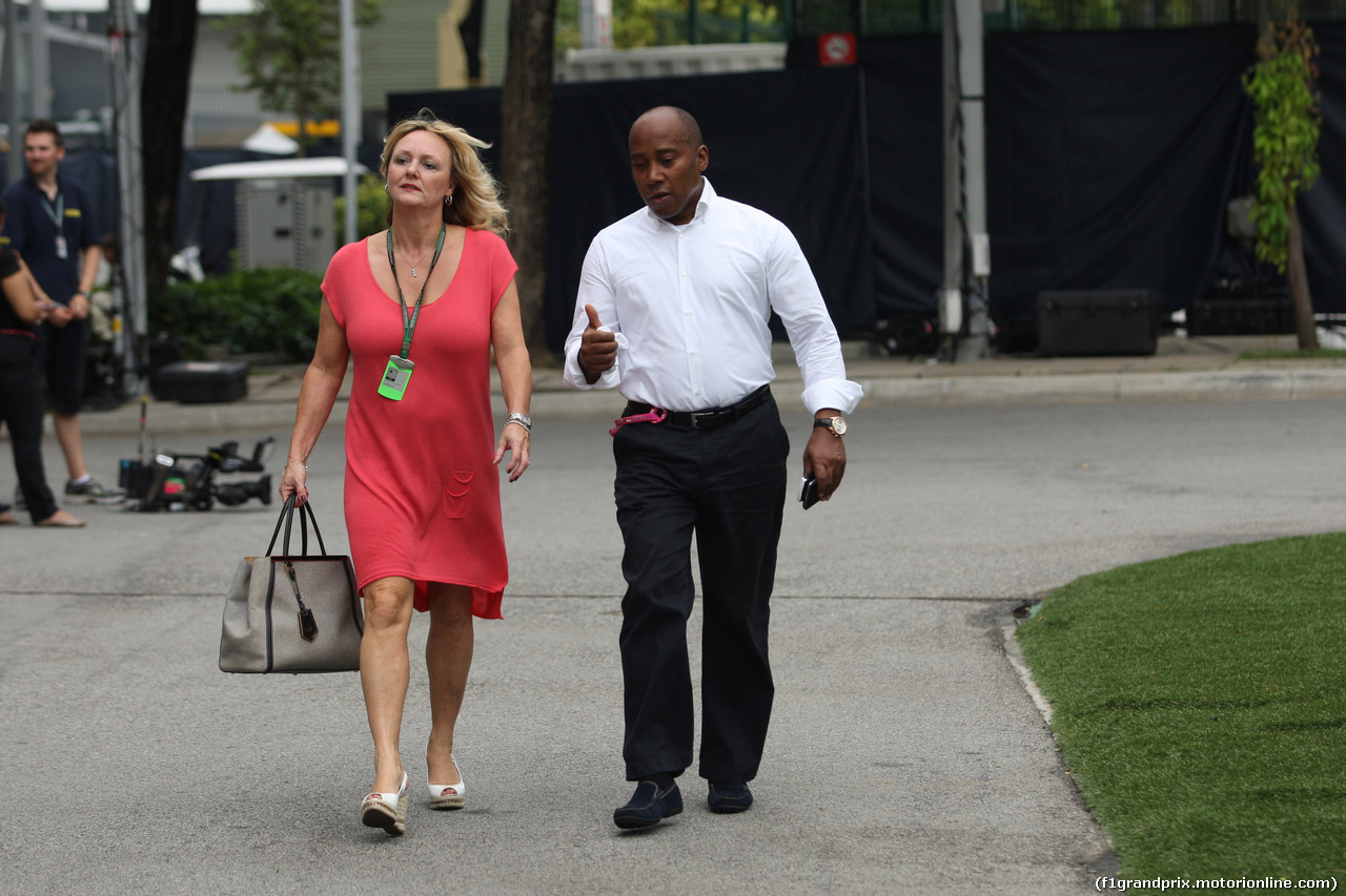 GP SINGAPORE, 20.09.2014 - Prove Libere 3, Anthony Hamilton (GBR), father of Lewis Hamilton(GBR) e sua moglie