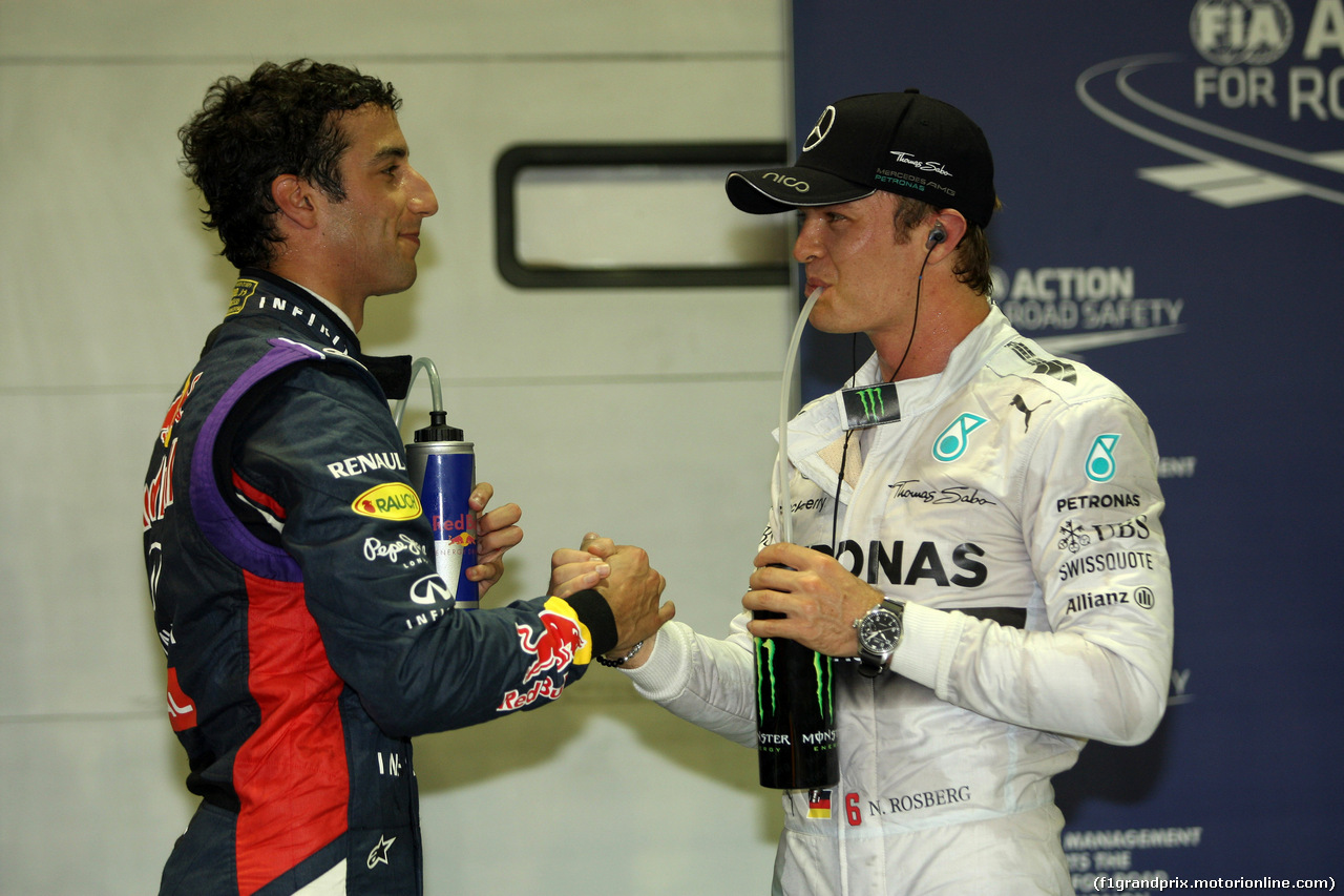 GP SINGAPORE, 20.09.2014 - Qualifiche, terzo Daniel Ricciardo (AUS) Red Bull Racing RB10 e secondo Nico Rosberg (GER) Mercedes AMG F1 W05