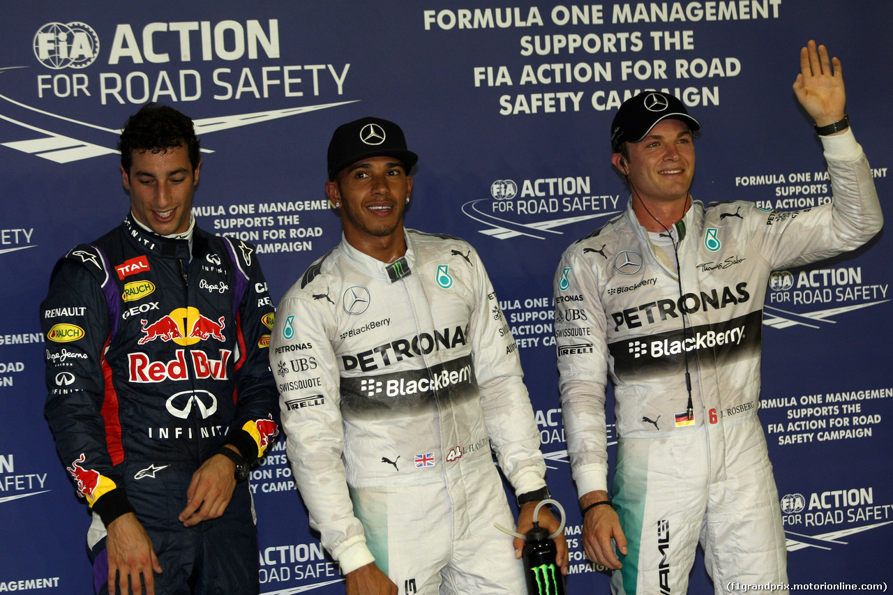 GP SINGAPORE, 20.09.2014 - Qualifiche, terzo Daniel Ricciardo (AUS) Red Bull Racing RB10, Lewis Hamilton (GBR) Mercedes AMG F1 W05 pole position e secondo Nico Rosberg (GER) Mercedes AMG F1 W05