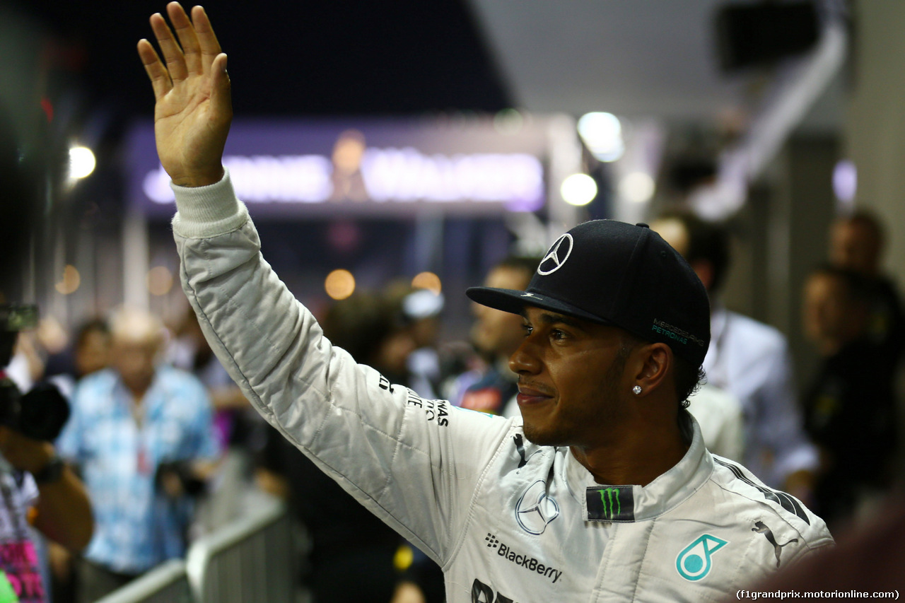 GP SINGAPORE, 20.09.2014 - Qualifiche, Lewis Hamilton (GBR) Mercedes AMG F1 W05 pole position