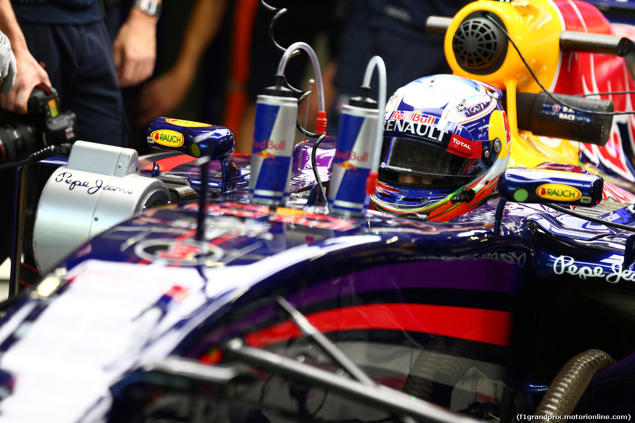GP SINGAPORE, 19.09.2014- Prove Libere 1, Daniel Ricciardo (AUS) Red Bull Racing RB10