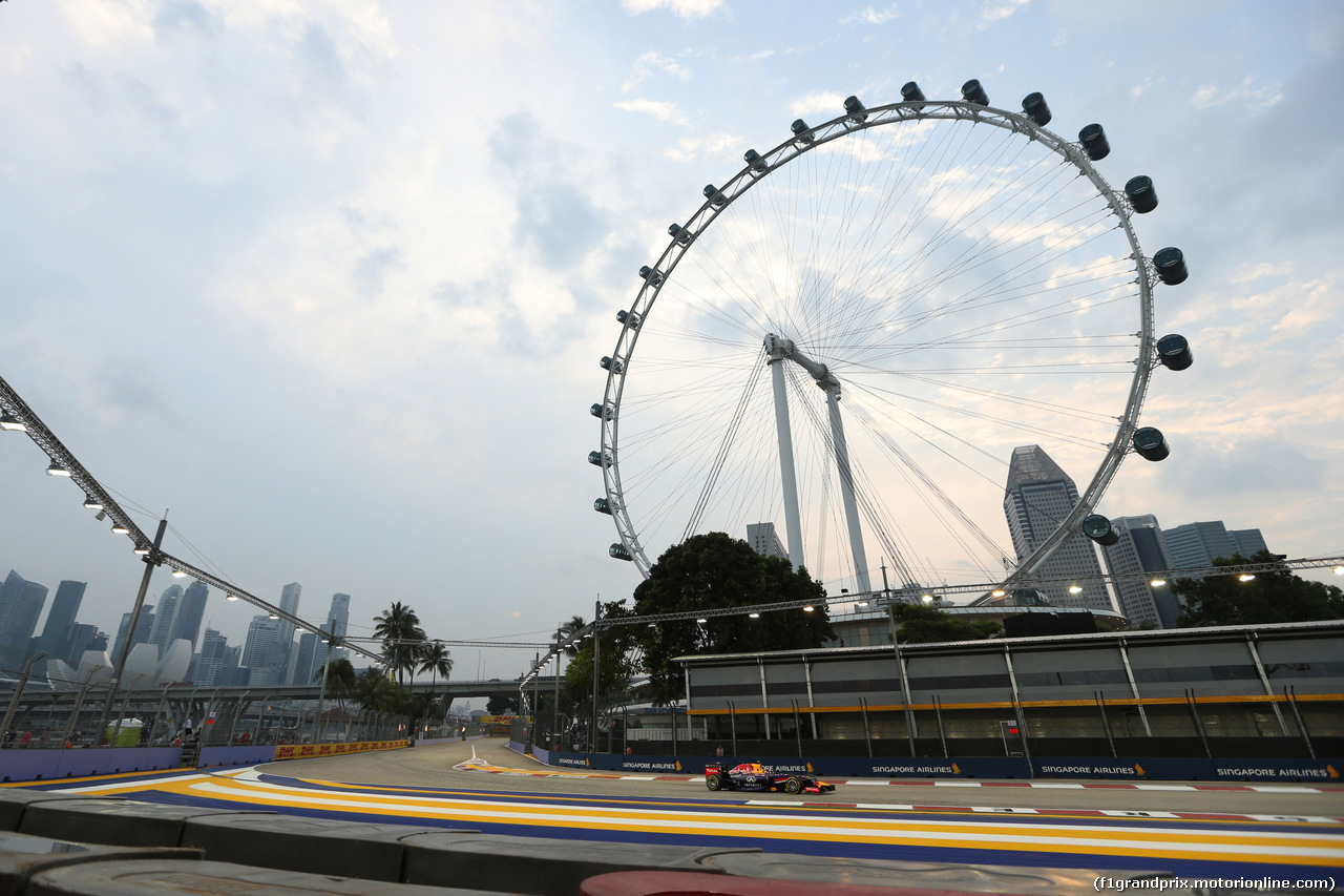 GP SINGAPORE, 19.09.2014- Prove Libere 1, Daniel Ricciardo (AUS) Red Bull Racing RB10