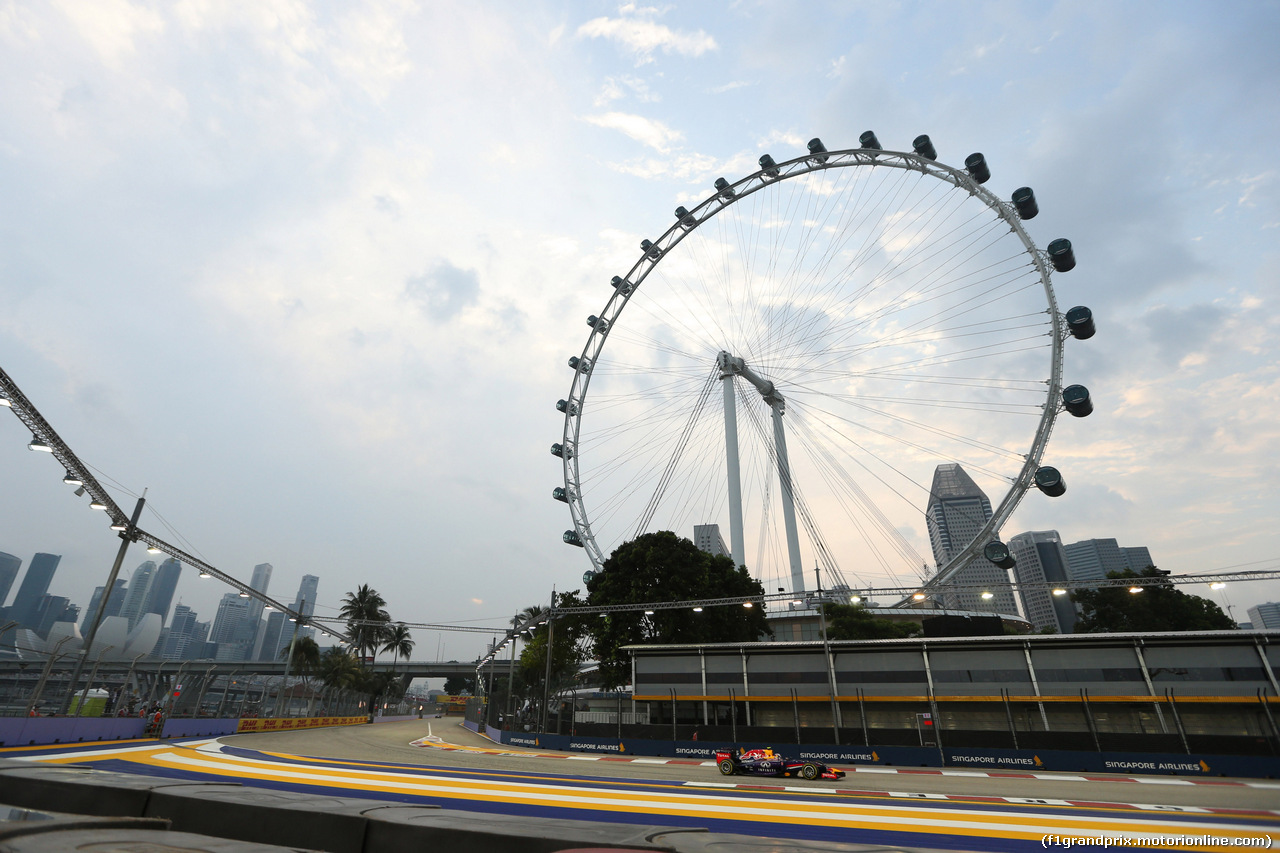 GP SINGAPORE, 19.09.2014- Prove Libere 1, Daniel Ricciardo (AUS) Red Bull Racing RB10