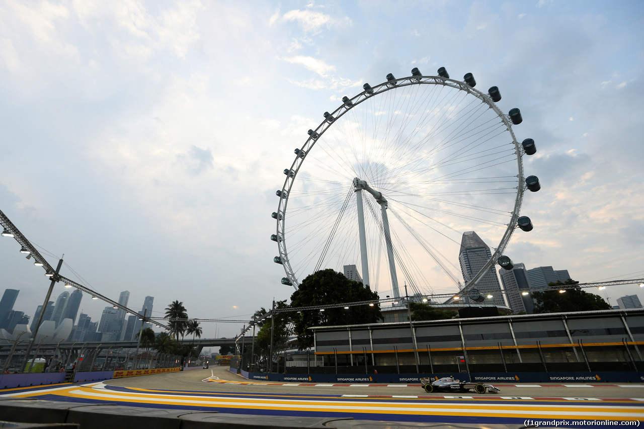 GP SINGAPORE, 19.09.2014- Prove Libere 1, Kevin Magnussen (DEN) McLaren Mercedes MP4-29