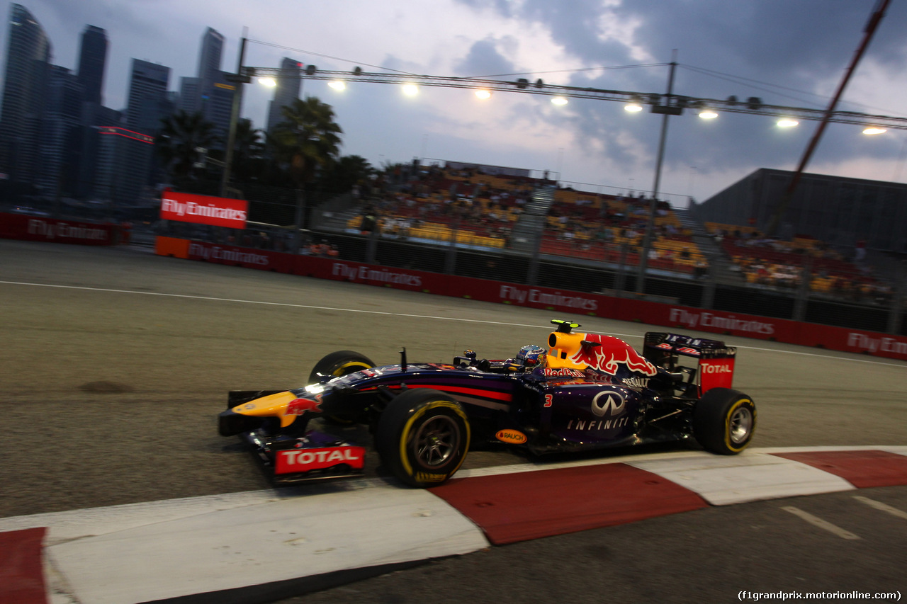 GP SINGAPORE, 19.09.2014- Prove Libere 1, Daniel Ricciardo (AUS) Red Bull Racing RB10