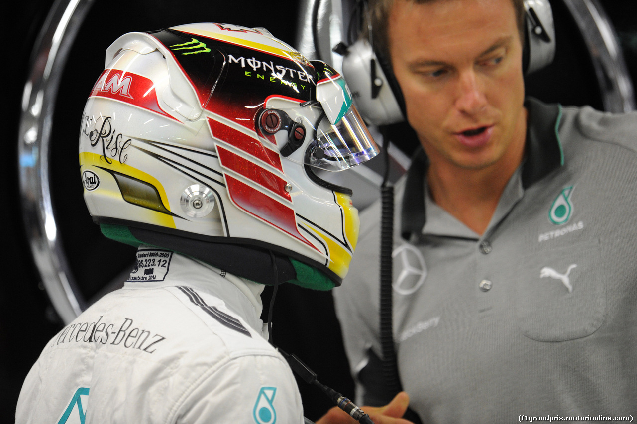 GP SINGAPORE, 19.09.2014- Prove Libere 2, Lewis Hamilton (GBR) Mercedes AMG F1 W05