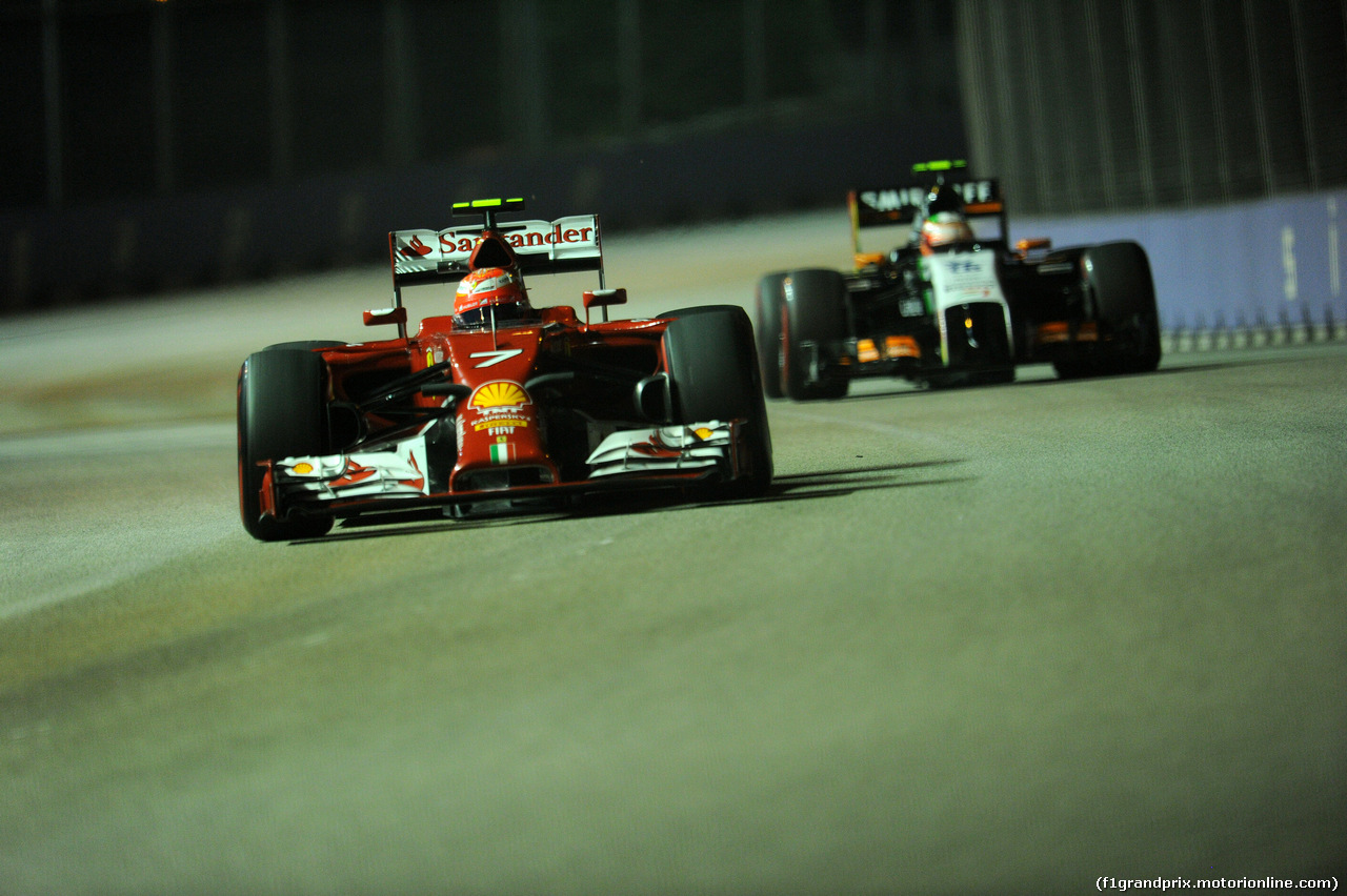 GP SINGAPORE, 19.09.2014- Prove Libere 2, Kimi Raikkonen (FIN) Ferrari F14-T e Sergio Perez (MEX) Sahara Force India F1 VJM07