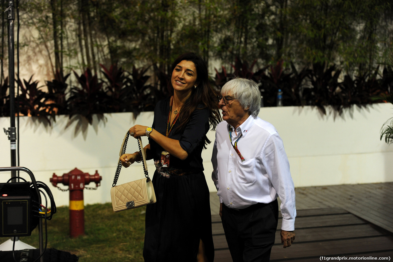 GP SINGAPORE, 19.09.2014- Prove Libere 2, Bernie Ecclestone (GBR), President e CEO of FOM e sua moglie Fabiana Flosi (BRA)