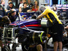 GP SINGAPORE, 19.09.2014- Free Practice 2, Mechanics Red Bull work on the car of Sebastian Vettel (GER) Red Bull Racing RB10