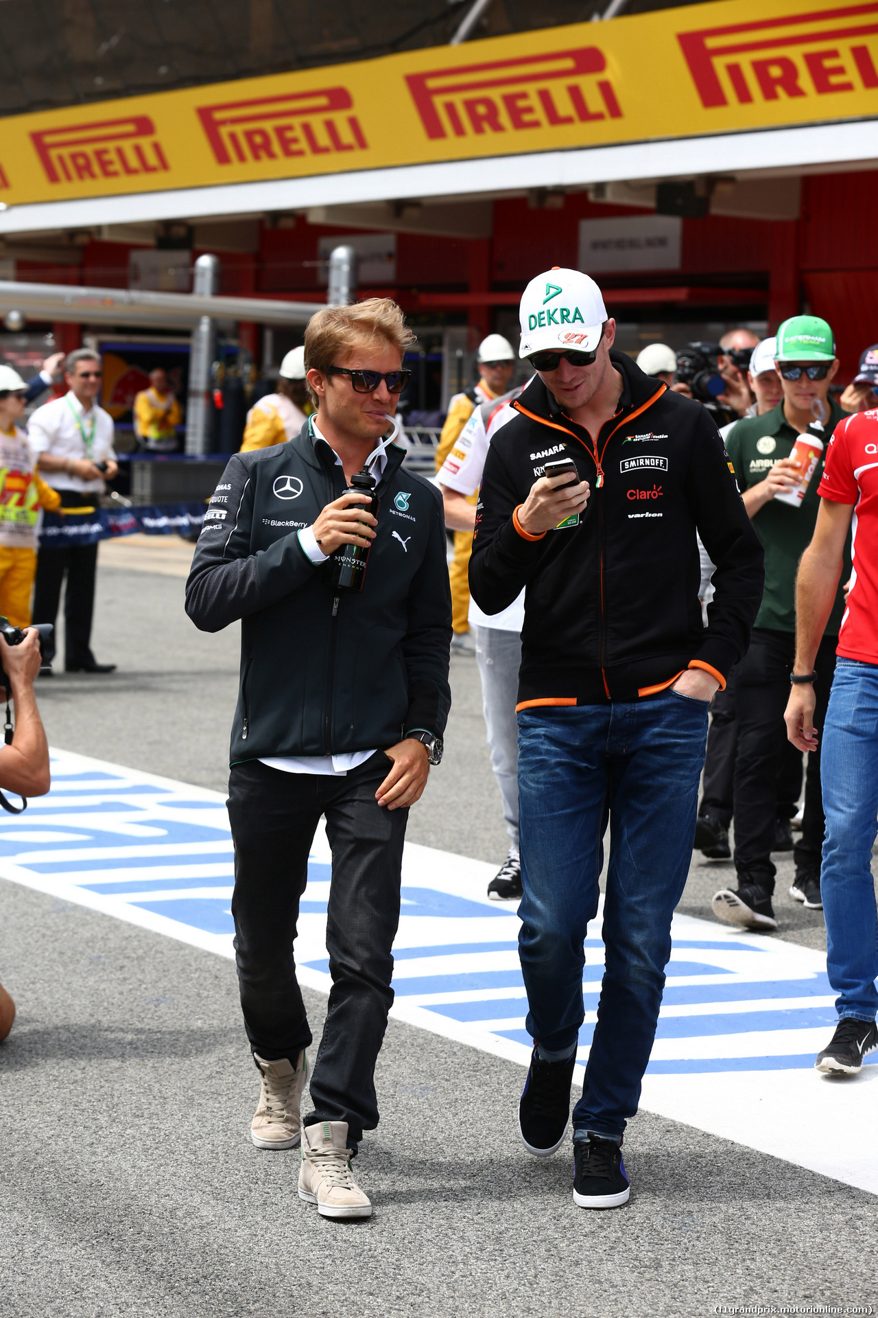 GP SPAGNA, 11.05.2014- Nico Rosberg (GER) Mercedes AMG F1 W05 e Nico Hulkenberg (GER) Sahara Force India F1 VJM07