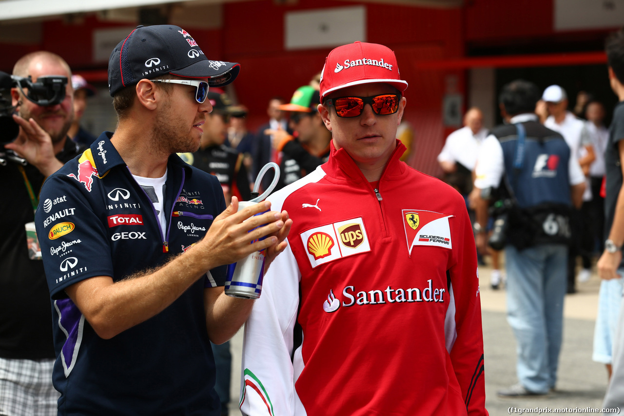 GP SPAGNA, 11.05.2014- Sebastian Vettel (GER) Red Bull Racing RB10 e Kimi Raikkonen (FIN) Ferrari F14-T