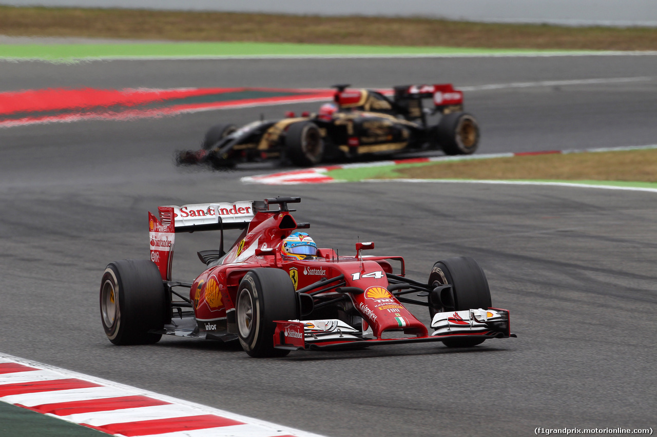 GP SPAGNA, 11.05.2014-  Gara, Fernando Alonso (ESP) Ferrari F14-T davanti a Romain Grosjean (FRA) Lotus F1 Team E22