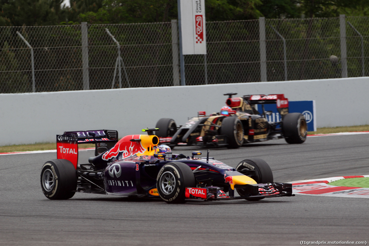 GP SPAGNA, 11.05.2014-  Gara, Daniel Ricciardo (AUS) Red Bull Racing RB10 davanti a Romain Grosjean (FRA) Lotus F1 Team E22