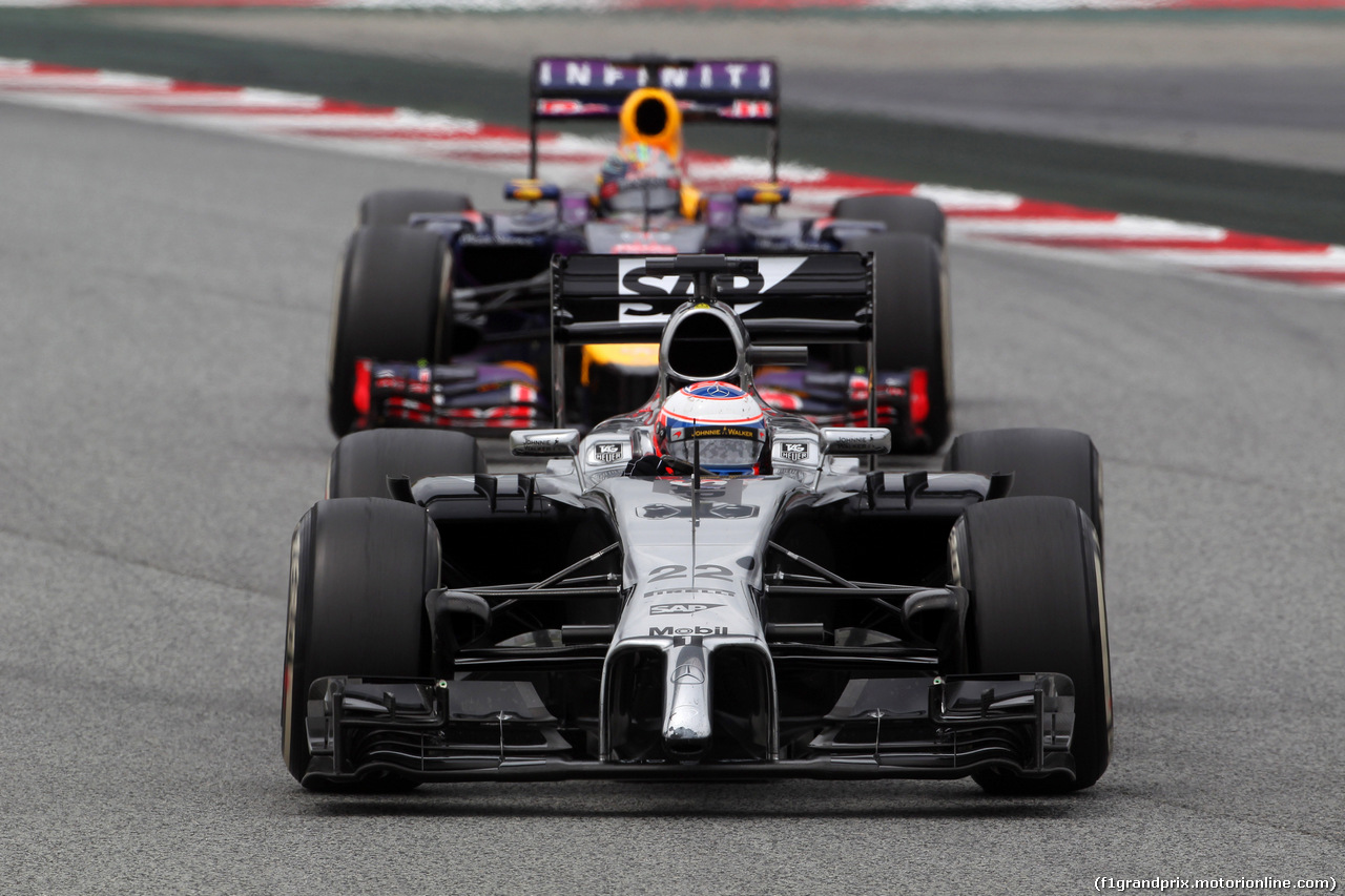 GP SPAGNA, 11.05.2014-  Gara, Jenson Button (GBR) McLaren Mercedes MP4-29 davanti a Sebastian Vettel (GER) Red Bull Racing RB10