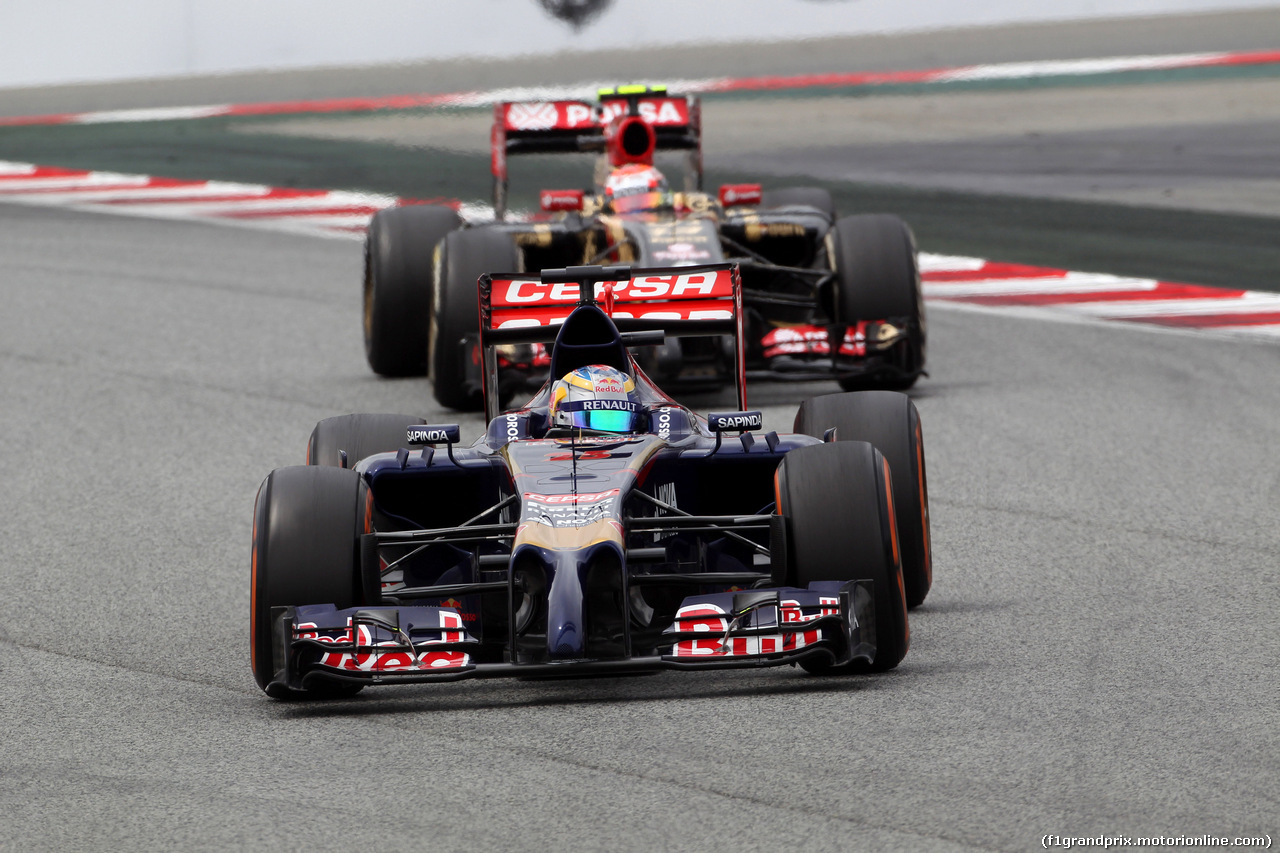 GP SPAGNA, 11.05.2014-  Gara, Jean-Eric Vergne (FRA) Scuderia Toro Rosso STR9 davanti a Pastor Maldonado (VEN) Lotus F1 Team E22