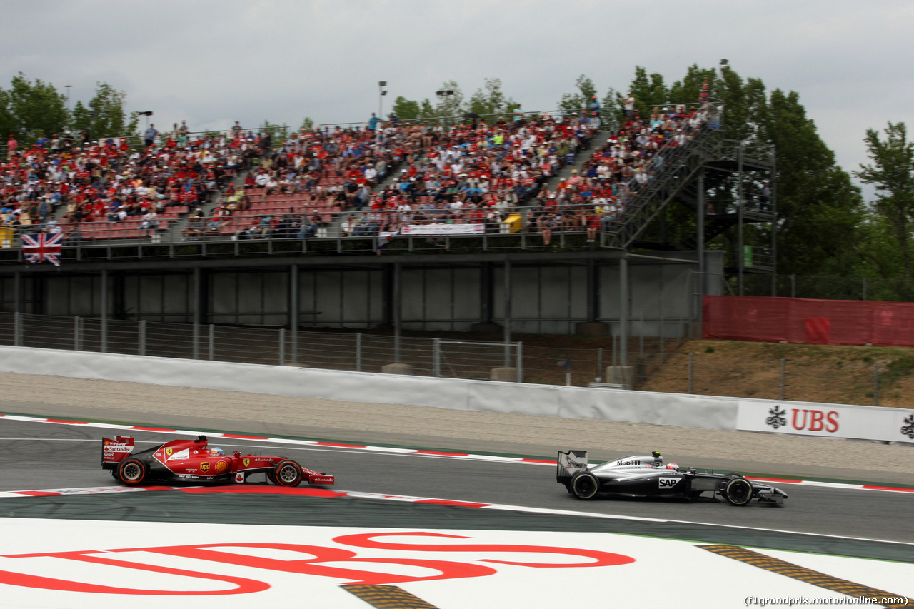 GP SPAGNA, 11.05.2014-  Gara, Fernando Alonso (ESP) Ferrari F14-T e Kevin Magnussen (DEN) McLaren Mercedes MP4-29