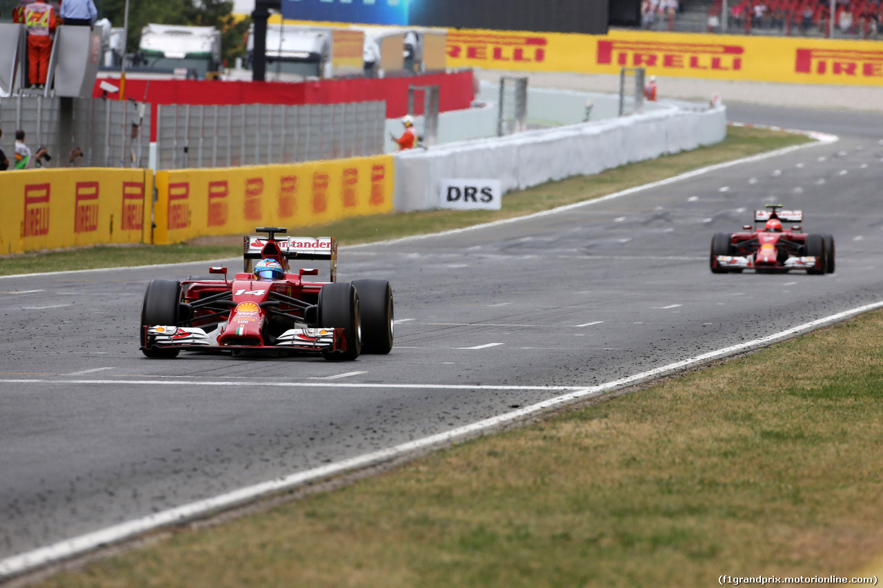 GP SPAGNA, 11.05.2014-  Gara, Fernando Alonso (ESP) Ferrari F14-T davanti a Kimi Raikkonen (FIN) Ferrari F14-T