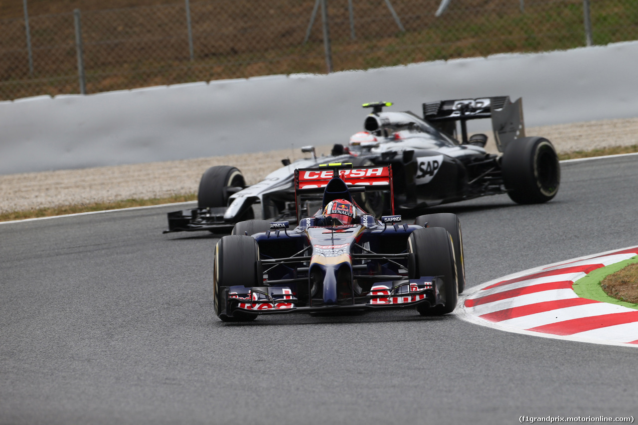 GP SPAGNA, 11.05.2014-  Gara, Daniil Kvyat (RUS) Scuderia Toro Rosso STR9 e Kevin Magnussen (DEN) McLaren Mercedes MP4-29