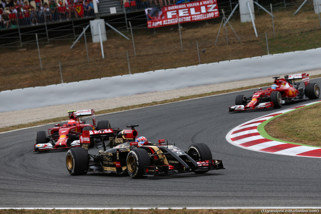 GP SPAGNA, 11.05.2014-  Gara, Romain Grosjean (FRA) Lotus F1 Team E22 davanti a Kimi Raikkonen (FIN) Ferrari F14-T