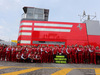 GP SPAGNA, 11.05.2014- Kimi Raikkonen (FIN) Ferrari F14-T, Marco Mattiacci (ITA) Team Principal, Ferrari e Fernando Alonso (ESP) Ferrari F14-T with a message to Michael Schumacher