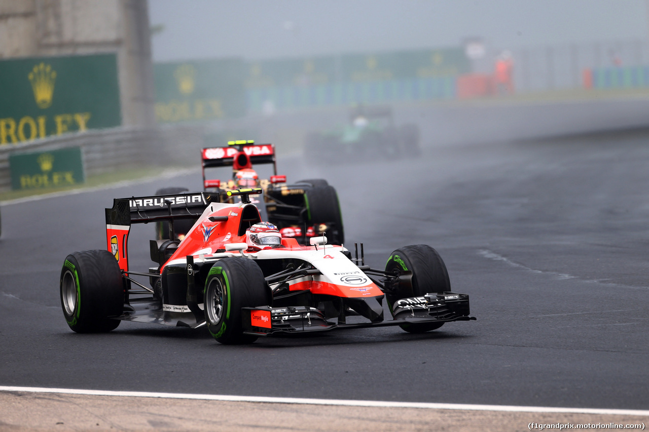 GP UNGHERIA, 27.07.2014- Gara, Max Chilton (GBR), Marussia F1 Team MR03 davanti a Pastor Maldonado (VEN) Lotus F1 Team E22