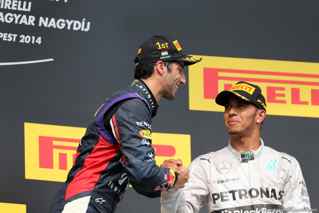 GP UNGHERIA, 27.07.2014- Gara, 1st position Daniel Ricciardo (AUS) Red Bull Racing RB10 e terzo Lewis Hamilton (GBR) Mercedes AMG F1 W05