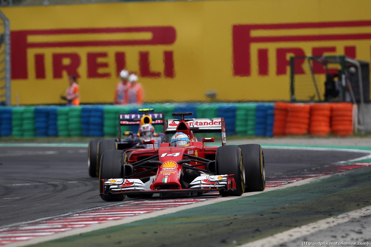 GP UNGHERIA, 27.07.2014- Gara, Fernando Alonso (ESP) Ferrari F14-T davanti a Daniel Ricciardo (AUS) Red Bull Racing RB10
