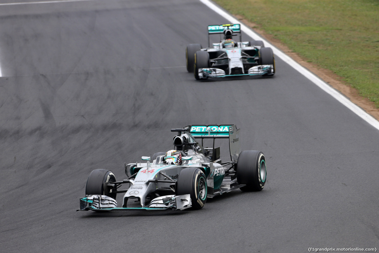 GP UNGHERIA, 27.07.2014- Gara, Lewis Hamilton (GBR) Mercedes AMG F1 W05 davanti a Nico Rosberg (GER) Mercedes AMG F1 W05