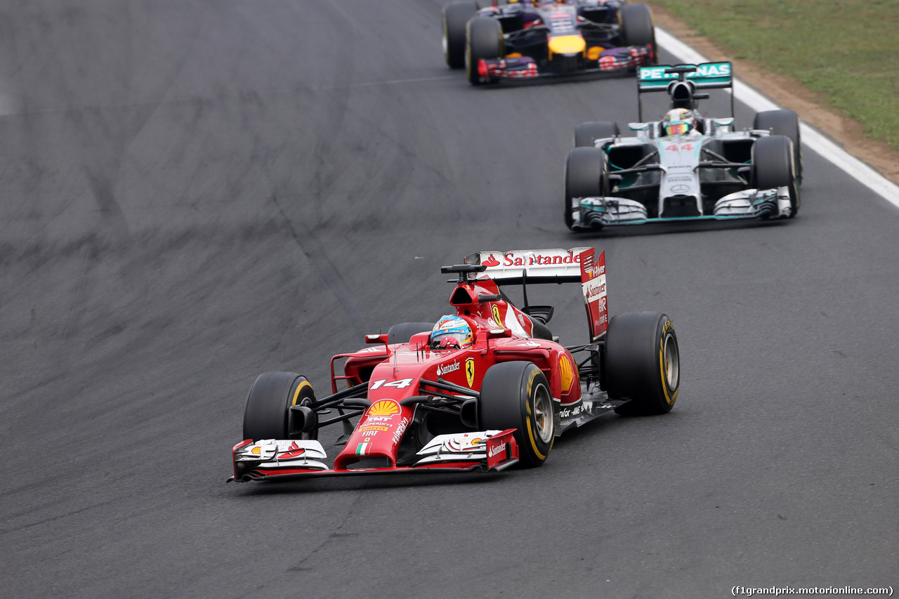 GP UNGHERIA, 27.07.2014- Gara, Fernando Alonso (ESP) Ferrari F14-T davanti a Lewis Hamilton (GBR) Mercedes AMG F1 W05