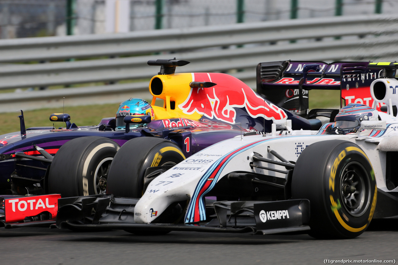 GP UNGHERIA, 27.07.2014- Gara, Sebastian Vettel (GER) Red Bull Racing RB10 e Valtteri Bottas (FIN) Williams F1 Team FW36
