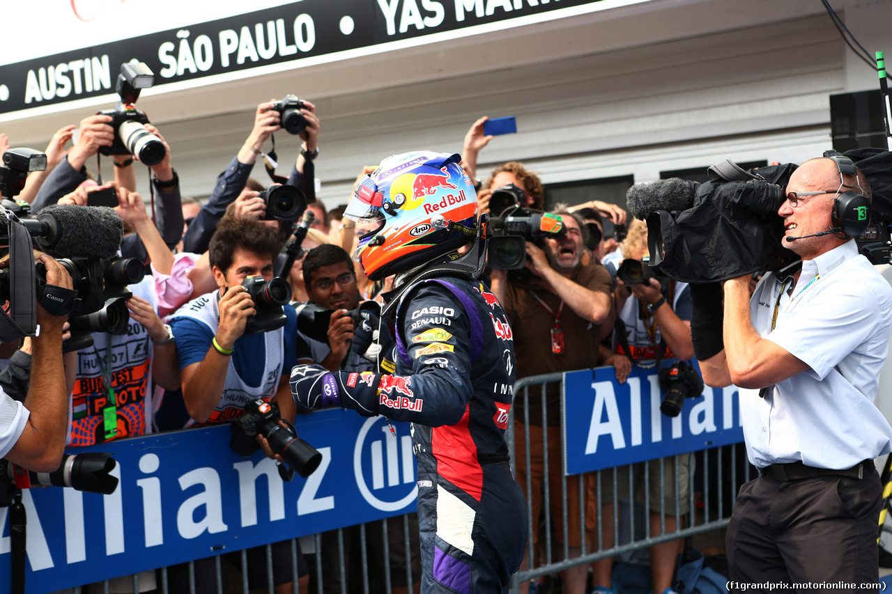 GP UNGHERIA, 27.07.2014- Gara, Daniel Ricciardo (AUS) Red Bull Racing RB10, vincitore