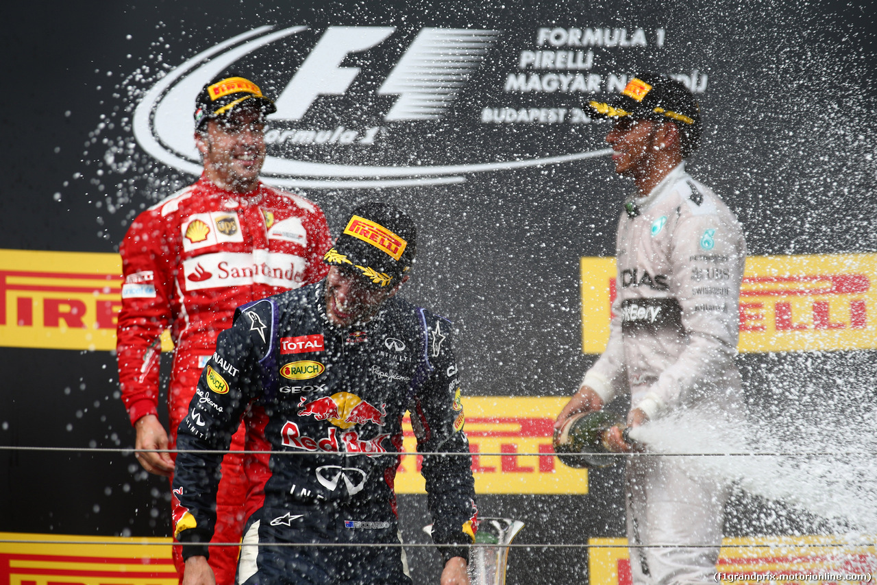 GP UNGHERIA, 27.07.2014- Gara, Daniel Ricciardo (AUS) Red Bull Racing RB10, vincitore, secondo Fernando Alonso (ESP) Ferrari F14-T e terzo Lewis Hamilton (GBR) Mercedes AMG F1 W05
