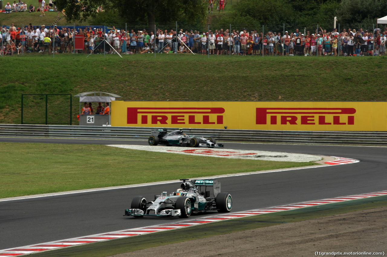 GP UNGHERIA, 27.07.2014- Gara, Lewis Hamilton (GBR) Mercedes AMG F1 W05 davanti a Nico Rosberg (GER) Mercedes AMG F1 W05