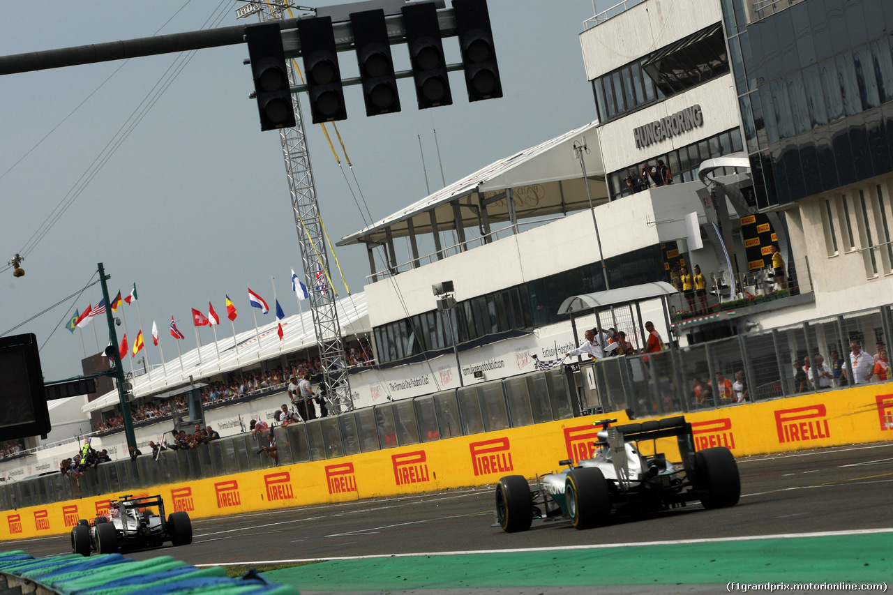 GP UNGHERIA, 27.07.2014- Gara, Lewis Hamilton (GBR) Mercedes AMG F1 W05 davanti a Nico Rosberg (GER) Mercedes AMG F1 W05