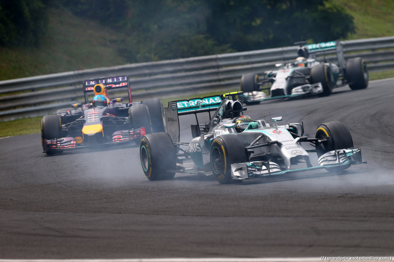 GP UNGHERIA, 27.07.2014- Gara, Nico Rosberg (GER) Mercedes AMG F1 W05 davanti a Sebastian Vettel (GER) Red Bull Racing RB10