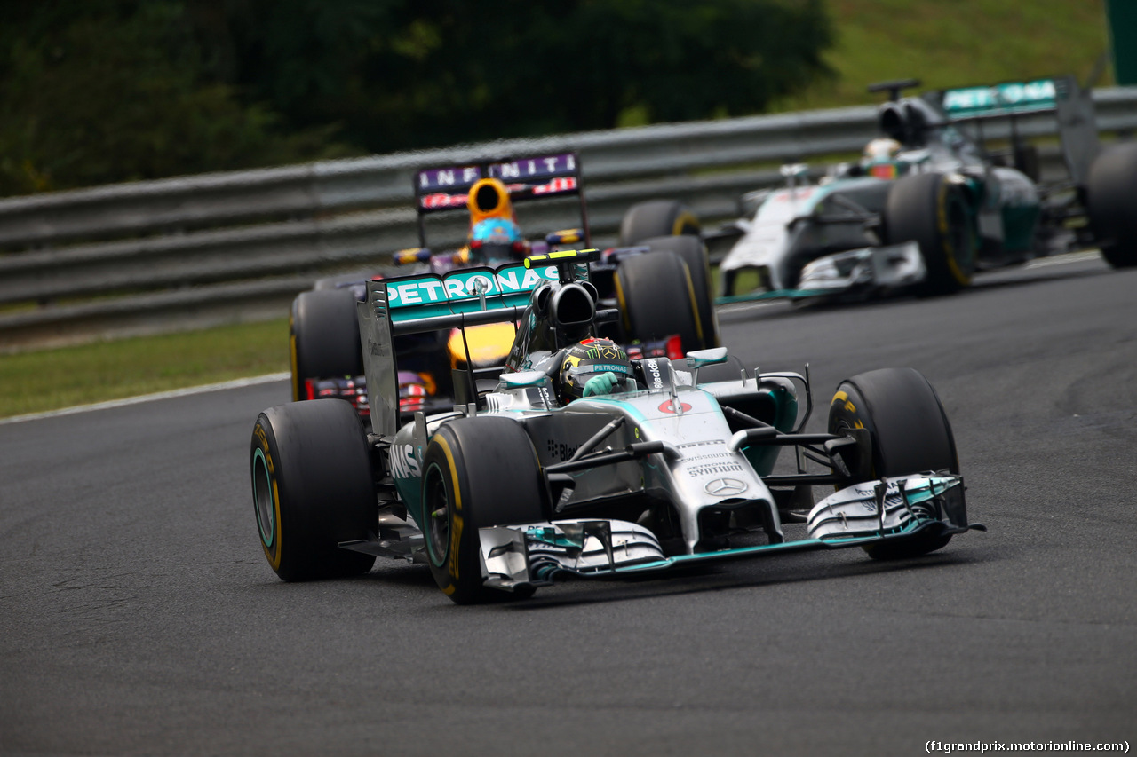 GP UNGHERIA, 27.07.2014- Gara, Nico Rosberg (GER) Mercedes AMG F1 W05 davanti a Sebastian Vettel (GER) Red Bull Racing RB10