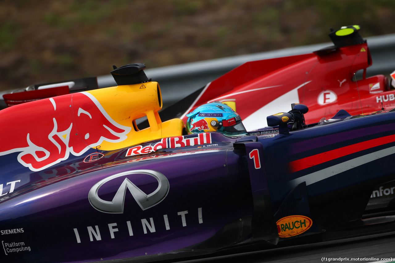 GP UNGHERIA, 27.07.2014- Gara, Sebastian Vettel (GER) Red Bull Racing RB10 e Kimi Raikkonen (FIN) Ferrari F14-T