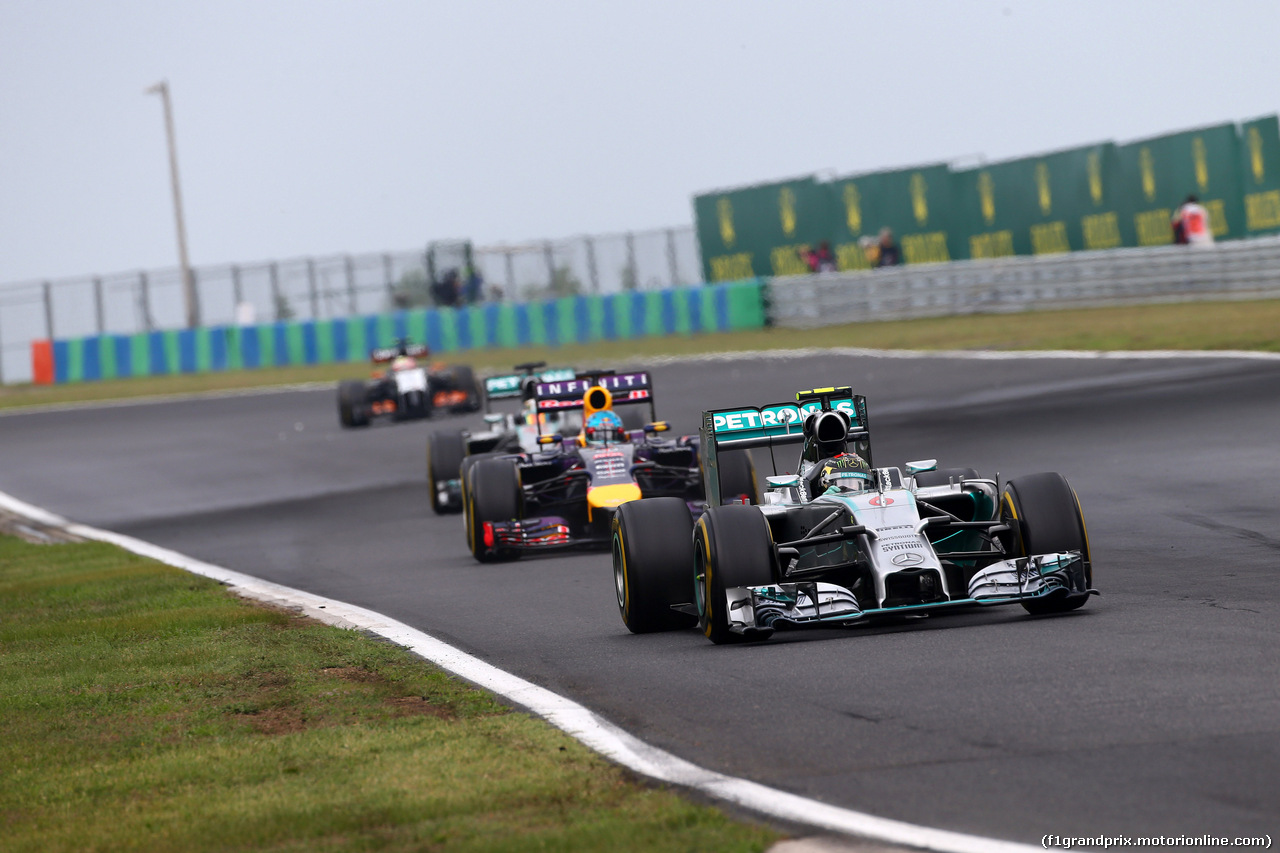 GP UNGHERIA, 27.07.2014- Gara, Nico Rosberg (GER) Mercedes AMG F1 W05 davanti a Sebastian Vettel (GER) Red Bull Racing RB10