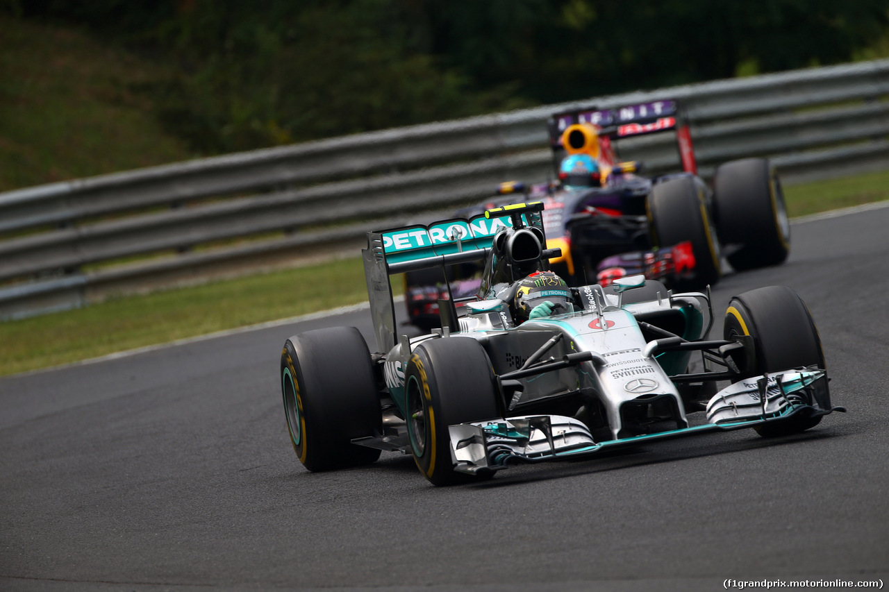 GP UNGHERIA, 27.07.2014- Gara, Nico Rosberg (GER) Mercedes AMG F1 W05 davanti a Sebastian Vettel (GER) Red Bull Racing RB10