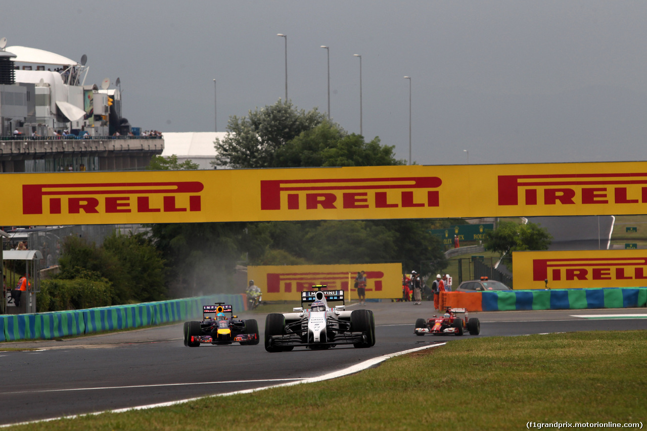 GP UNGHERIA, 27.07.2014- Gara, Valtteri Bottas (FIN) Williams F1 Team FW36 davanti a Sebastian Vettel (GER) Red Bull Racing RB10