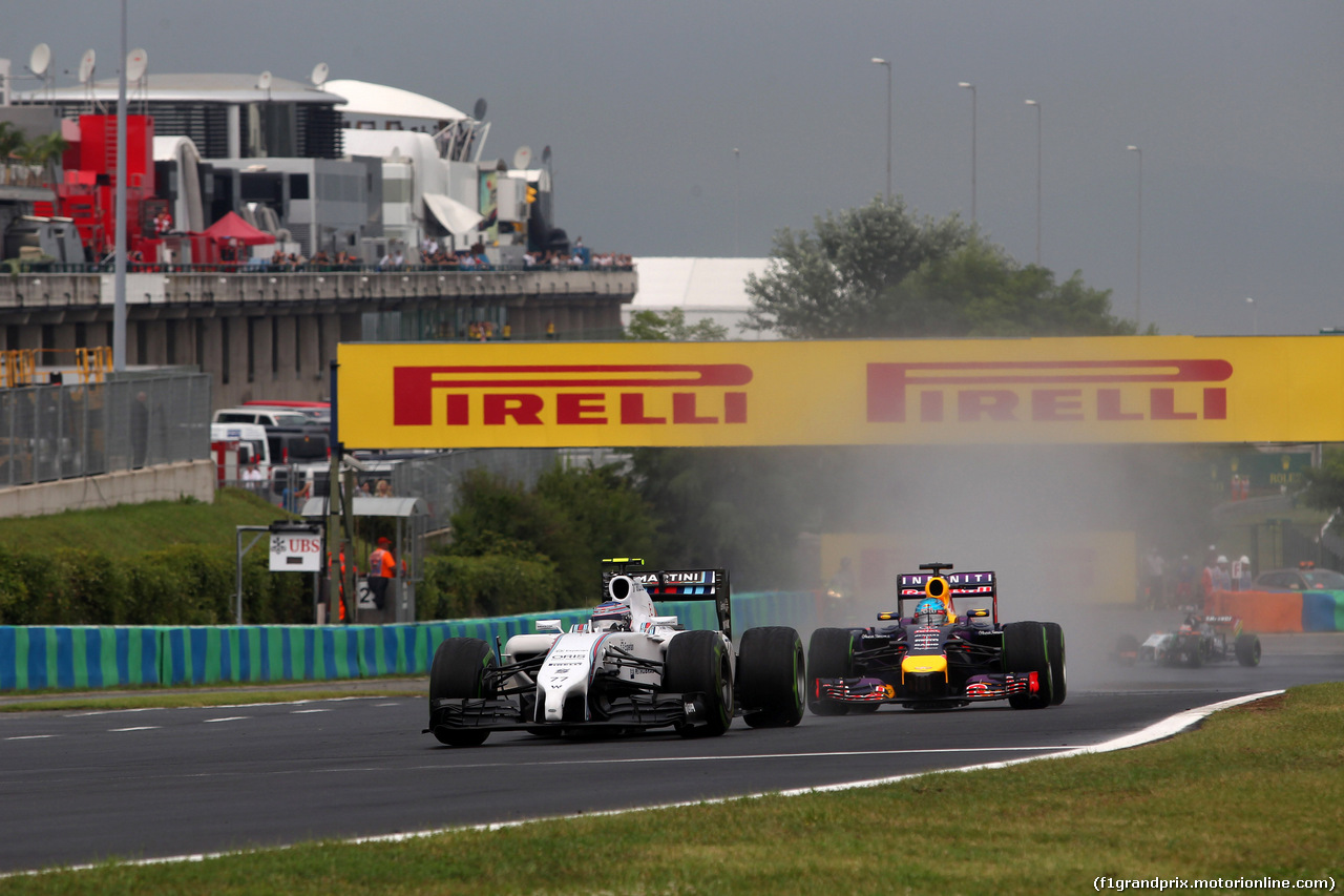 GP UNGHERIA, 27.07.2014- Gara, Valtteri Bottas (FIN) Williams F1 Team FW36 e Sebastian Vettel (GER) Red Bull Racing RB10