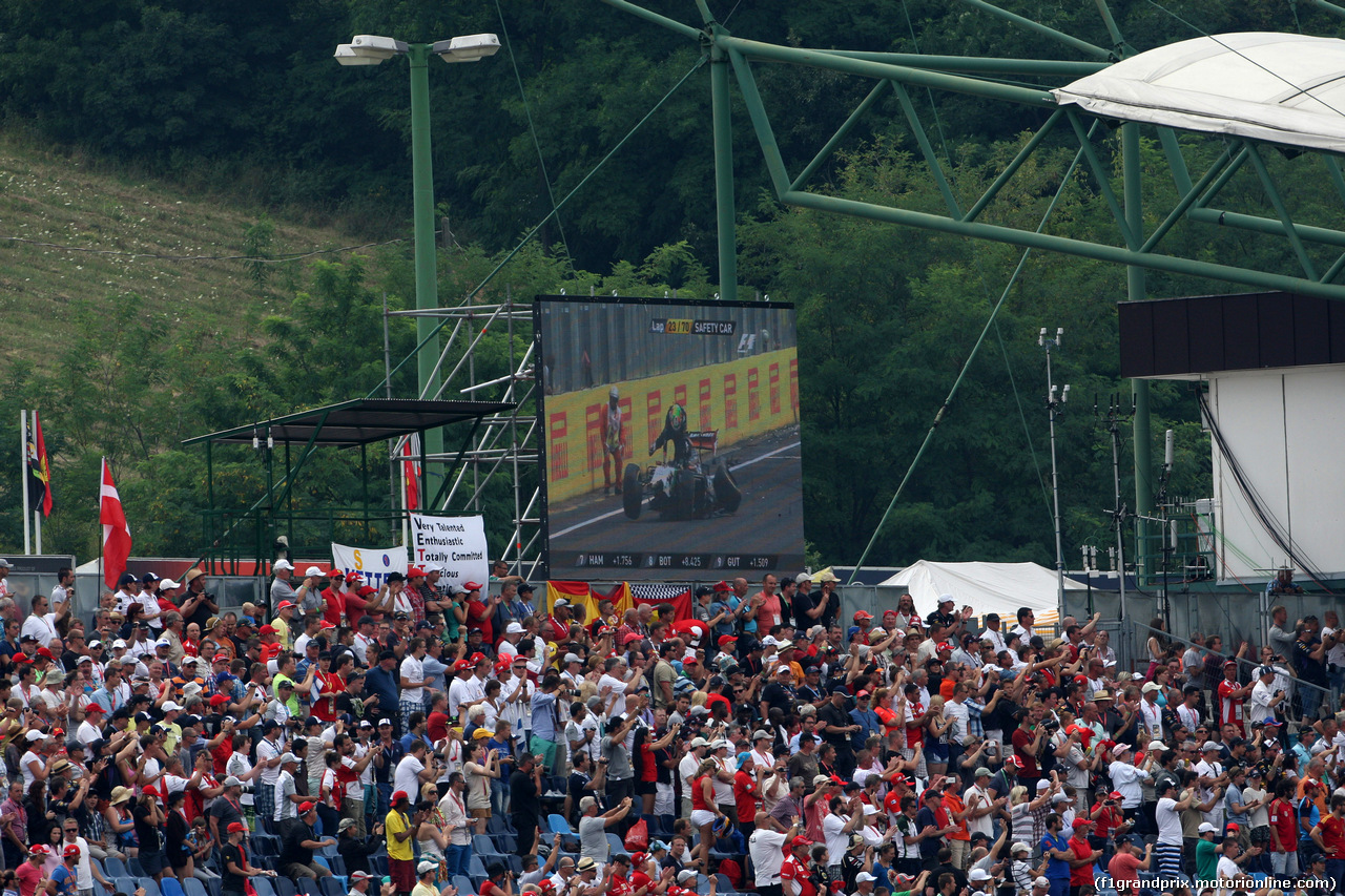 GP UNGHERIA, 27.07.2014- Gara, Crash, Sergio Perez (MEX) Sahara Force India F1 VJM07